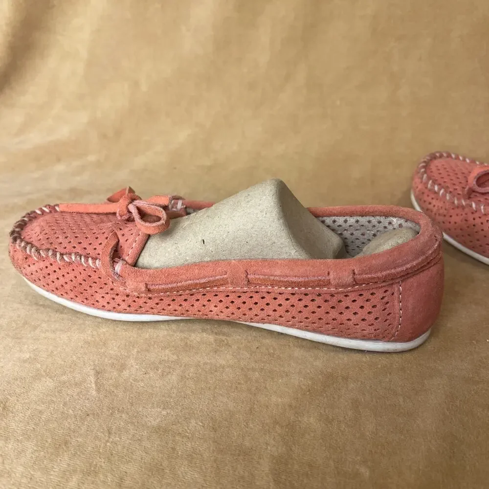 Minnetonka Moccasins Lisa SZ 8 Suede Perforated Pink Melon White Rubber Sole
